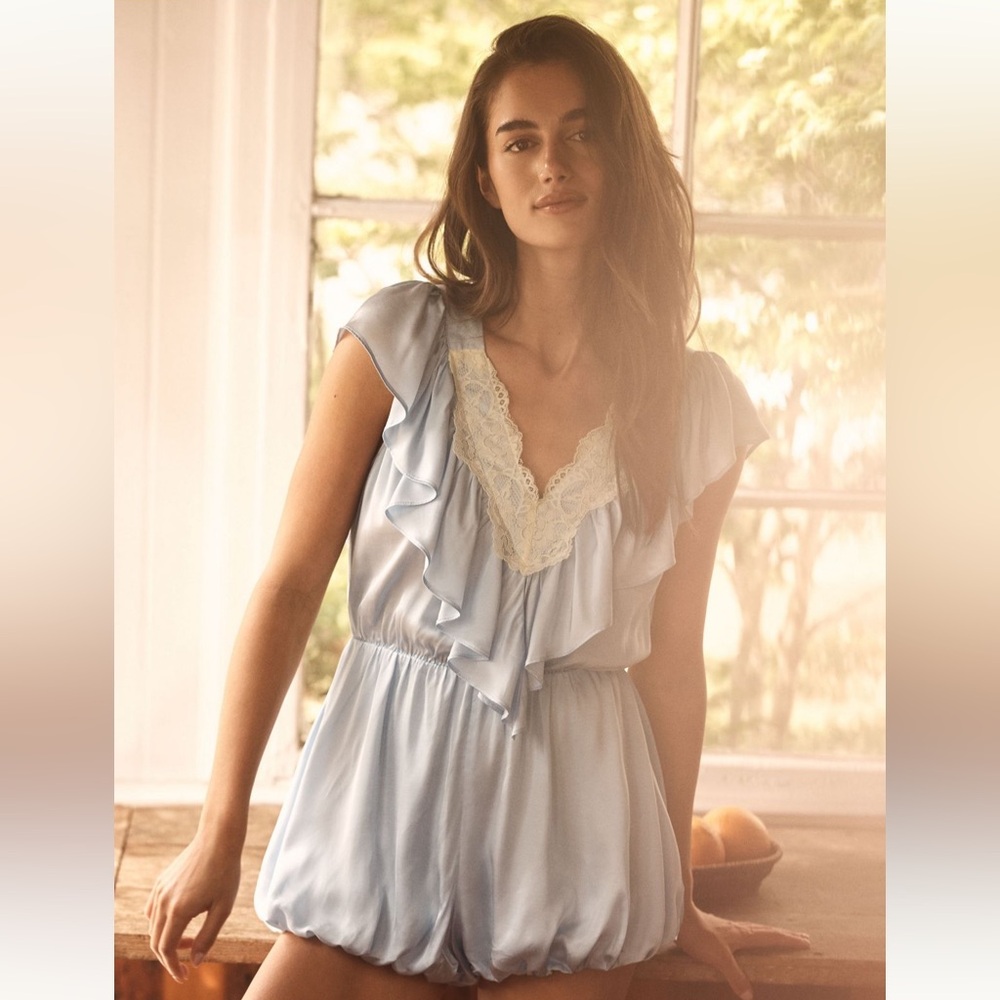 ANTHROPOLOGIE The Lyrebird Silky Lace Ruffled Romper Arctic Ice Blue Size L NEW